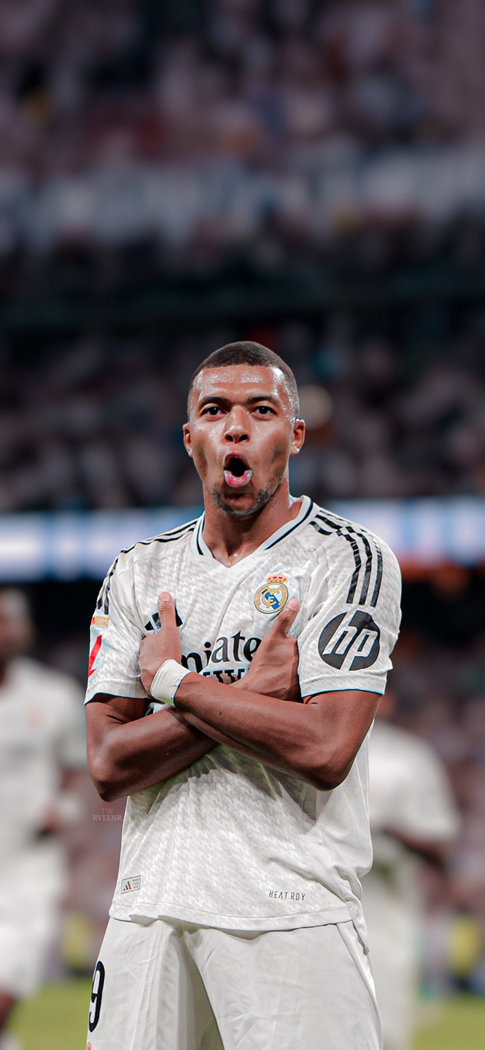 曾凡博赛季首秀砍18分 5记三分加2次封盖