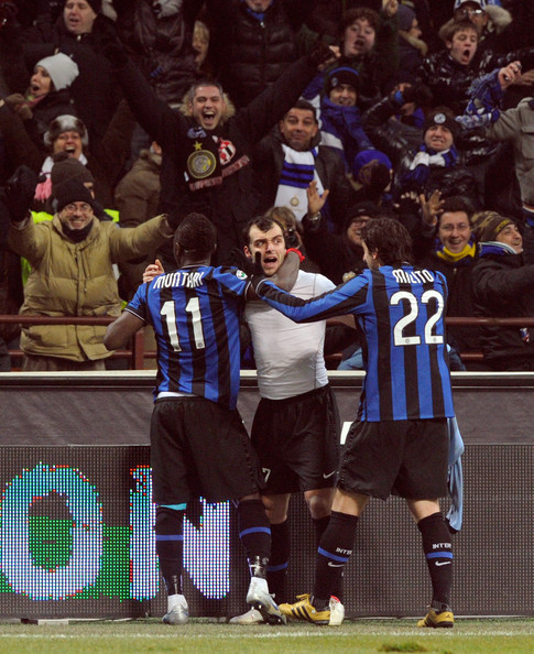 国产奇幻游戏《夜莺归笼》新演示 美艳女主爬梯子