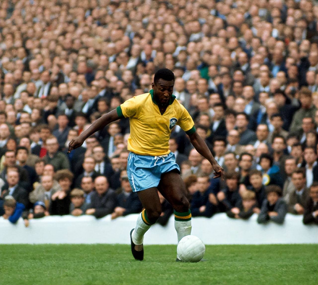 付出1300万美元签下三旬老将，结果火箭是让他到球队来打酱油的？